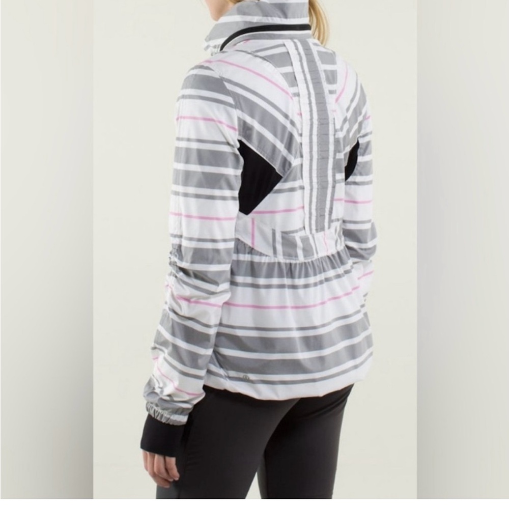 Lululemon jacket. Size 6 - Picture 9 of 10